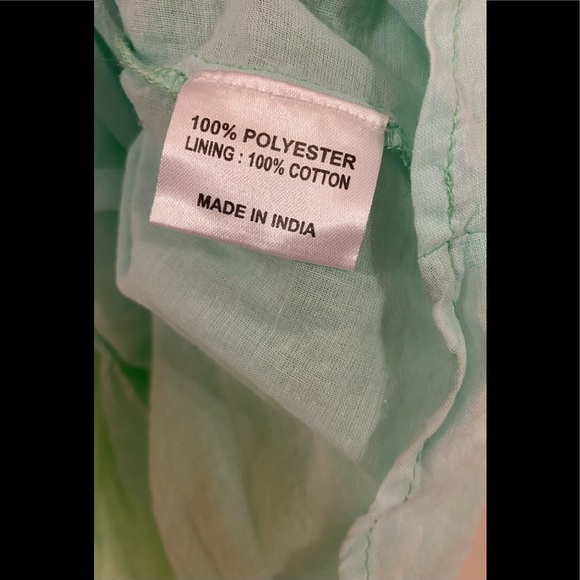 Beautiful mint green blouse with white trim. Medium - Picture 5 of 8